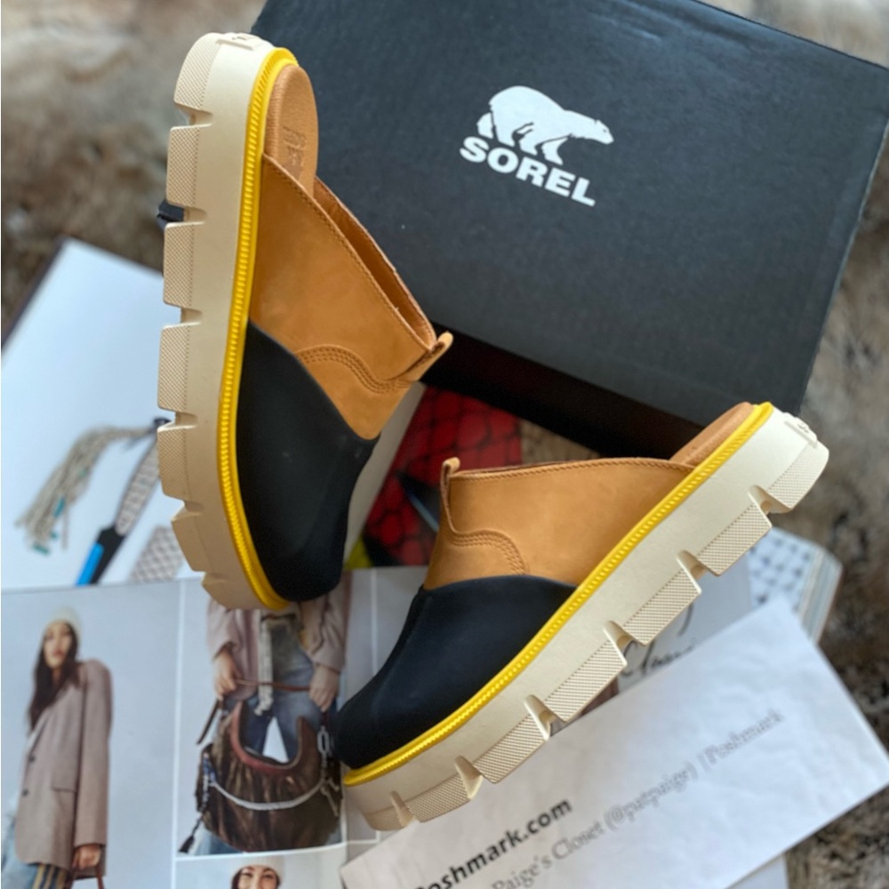 Sorel Two-Tone Black and Tan Mule Clogs with Yellow Trim - Picture 11 of 16